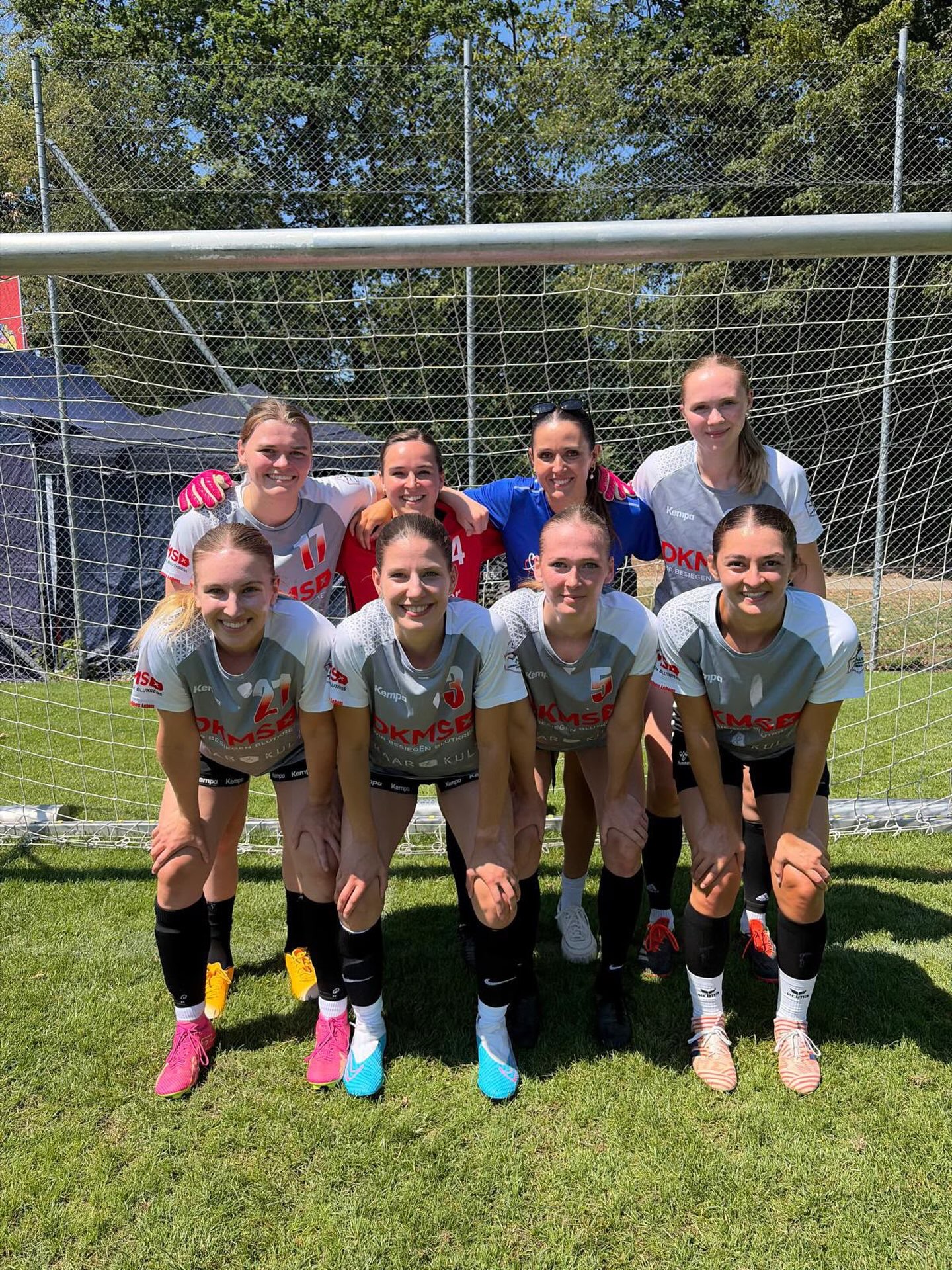 Unser Juniorteam nahm gestern am Benefiz-Fußballturnier des @vkkk_ostbayern teil und hat zu Gunsten der Kinder die Sportart gewechselt. 
Tolle Aktion - Super Einsatz 🖤💙