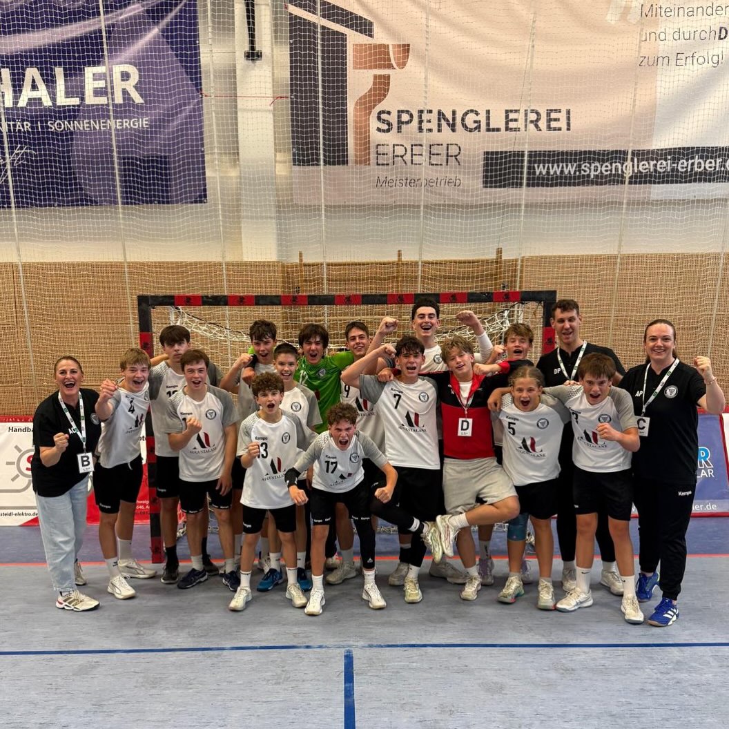 Unsere männliche B-Jugend gewinnt gegen den SV Anzing mit 25:34 und holt sich den zweiten Sieg in der Regionalliga. 
Klasse Jungs 🖤💙