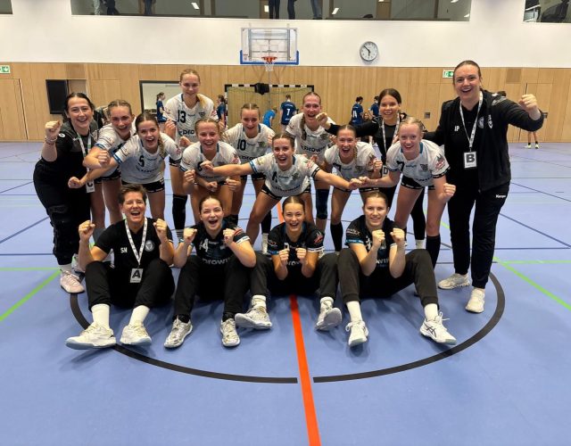 Unsere weibliche A-Jugend gewinnt in Forstenried mit 25:45 und bleibt auch nach drei Spielen ungeschlagen!
Klasse Mädels 💙🖤